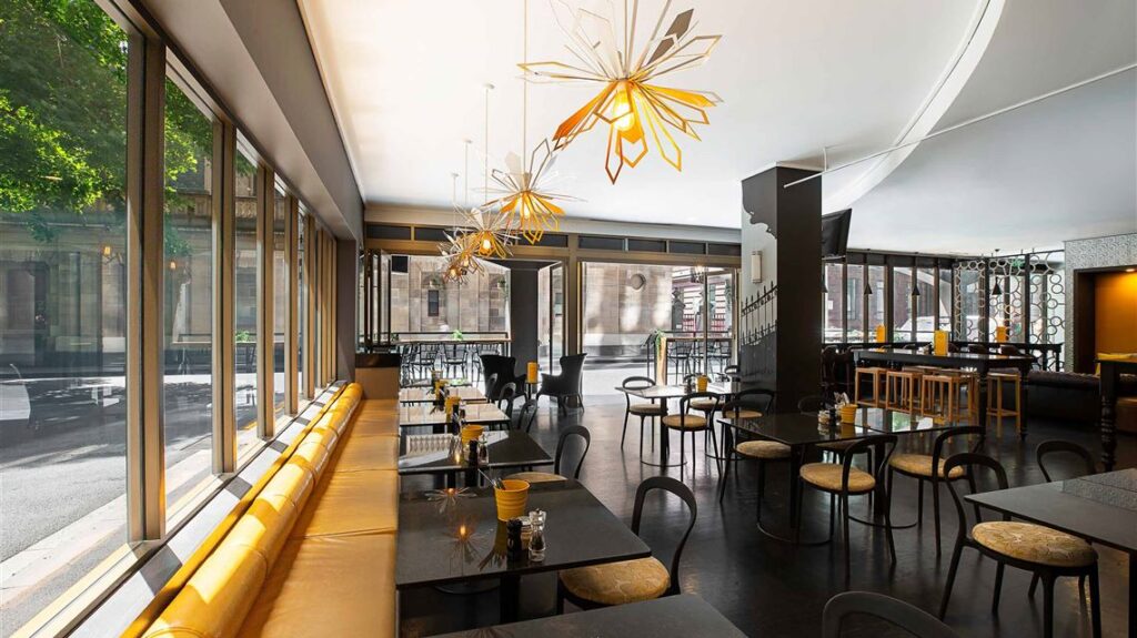 Alibi-Onsite Breakfast-Restaurant-Open-7-days-Melbourne-City-Suites